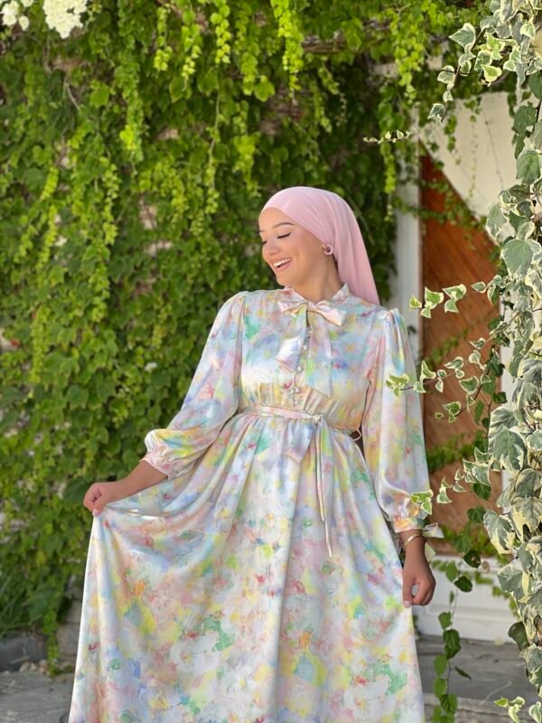 Robe Longue en Satin à Imprimé Pastel – Image 2