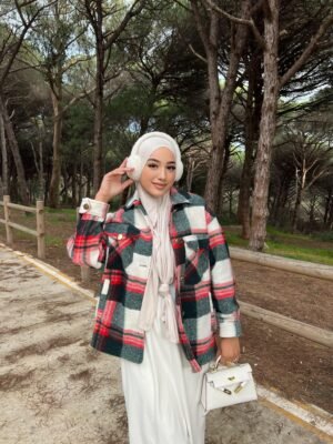 veste à carreaux rouge et vert