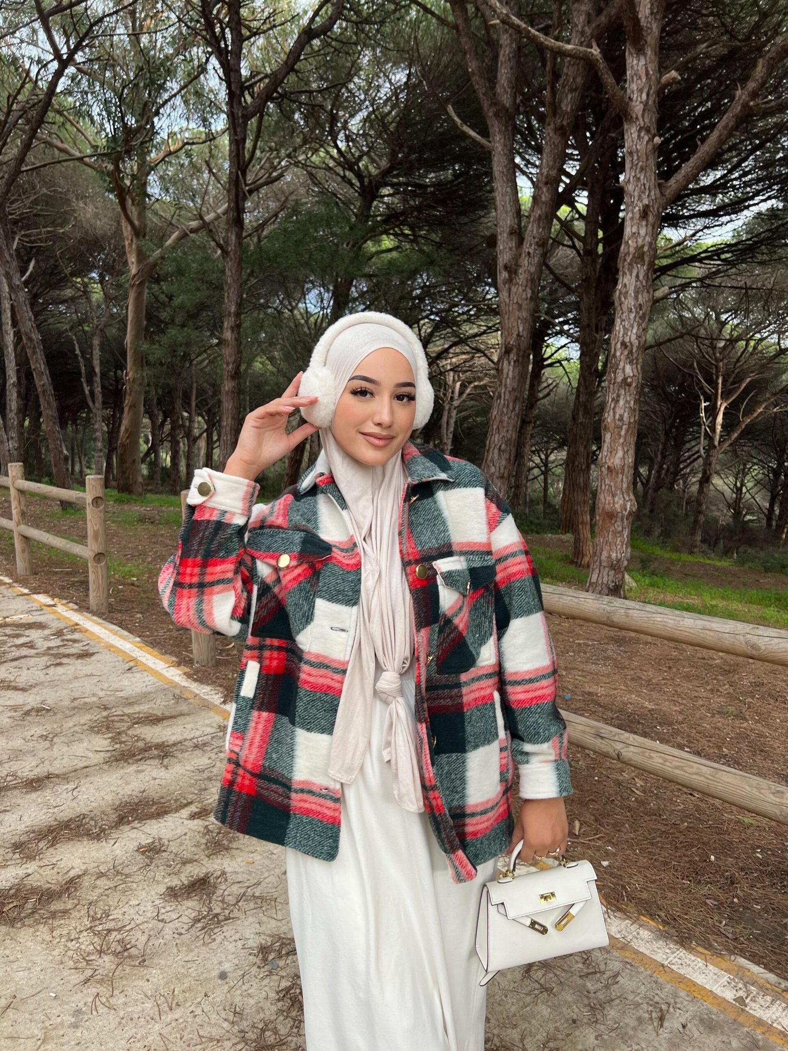 veste à carreaux rouge et vert